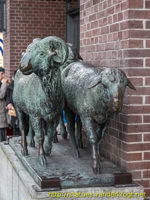 Hamburg - Schafen und Pferd