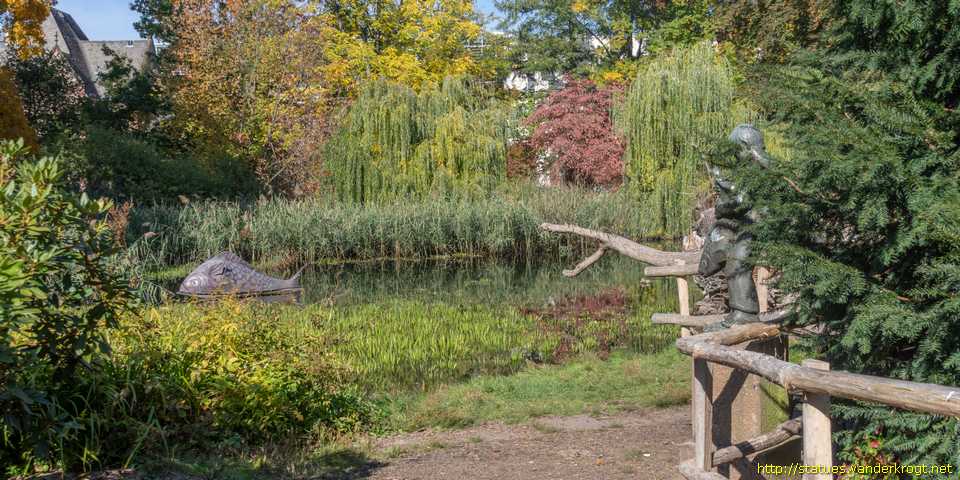 Marburg - Knabe mit Fisch