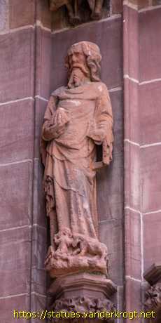 Wetzlar - Heiligenstatuen am Wetzlarer Dom