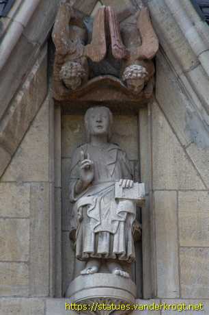 Wetzlar - Heiligenstatuen am Wetzlarer Dom