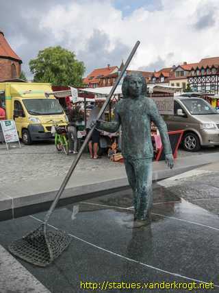 Ribnitz - Bernsteinfischerbrunnen