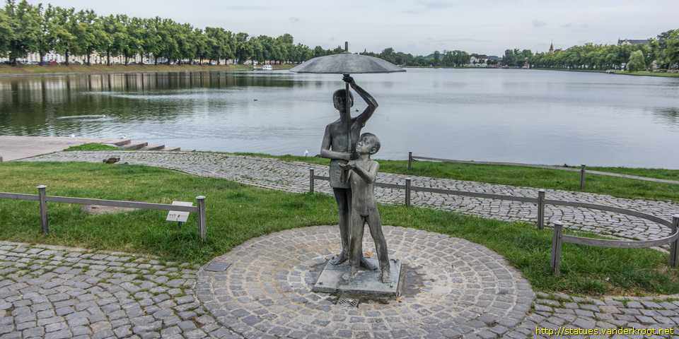 Schwerin - Schirmkinder