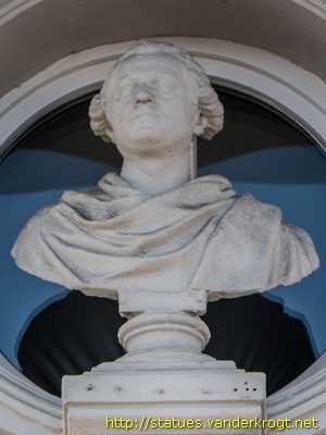 Oldenburg - Drei Büsten am Staatstheater
