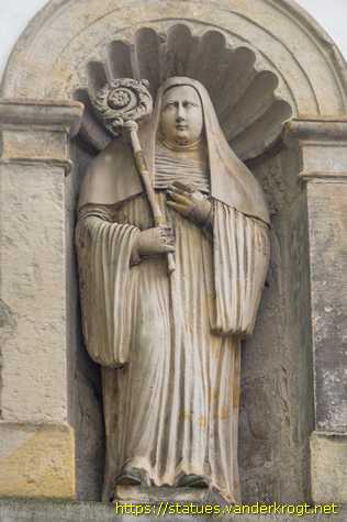 Hildesheim - Statuen am Tor des Andreanums in der Klosterstraße