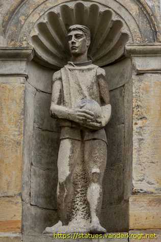 Hildesheim - Statuen am Tor des Andreanums in der Klosterstraße