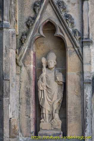 Hildesheim - Heiligenstatuen an der Dom