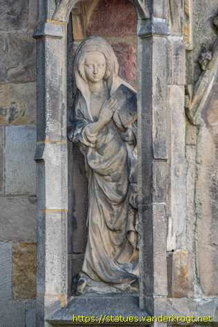 Hildesheim - Heiligenstatuen an der Dom