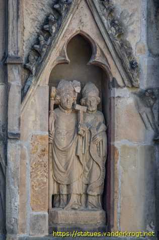 Hildesheim - Heiligenstatuen an der Dom