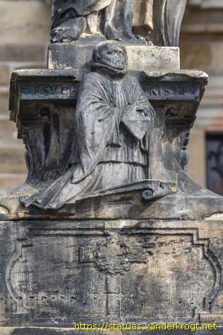 Hildesheim - Heiligenstatuen an der Heilig-Kreuz-Kirche