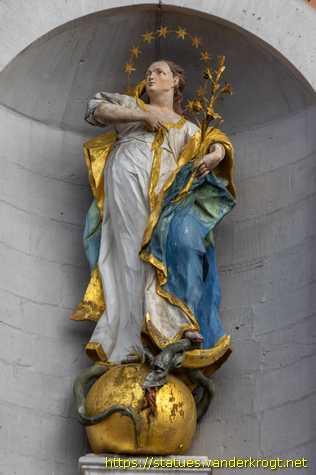 Hildesheim - Heiligenstatuen an der Seminarkirche