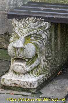 Braunschweig - Löwenköpfe an der Nordseite des Doms