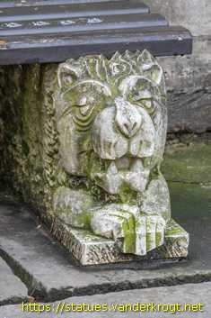 Braunschweig - Löwenköpfe an der Nordseite des Doms