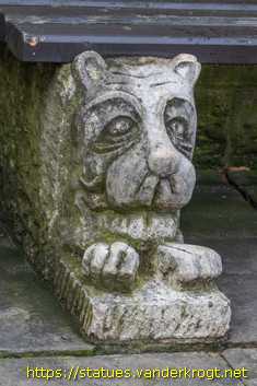 Braunschweig - Löwenköpfe an der Nordseite des Doms