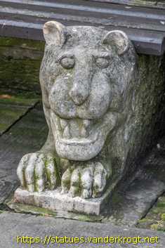 Braunschweig - Löwenköpfe an der Nordseite des Doms