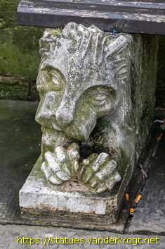 Braunschweig - Löwenköpfe an der Nordseite des Doms