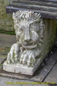 Braunschweig - Löwenköpfe an der Nordseite des Doms