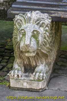 Braunschweig - Löwenköpfe an der Nordseite des Doms