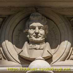 Braunschweig - Porträtmedaillons am Bankhaus Löbbecke