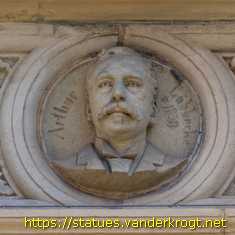 Braunschweig - Porträtmedaillons am Bankhaus Löbbecke