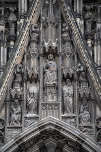 Köln - Statuen am Westfassade des Kölner Doms