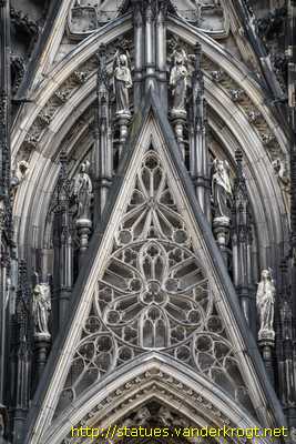 Köln - Statuen am Westfassade des Kölner Doms