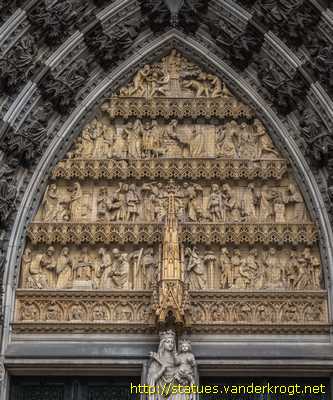 Köln - Statuen am Westfassade des Kölner Doms