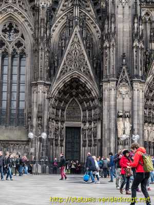 Köln - Statuen am Westfassade des Kölner Doms