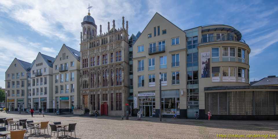 Wesel - Fassadenfiguren des Rathauses