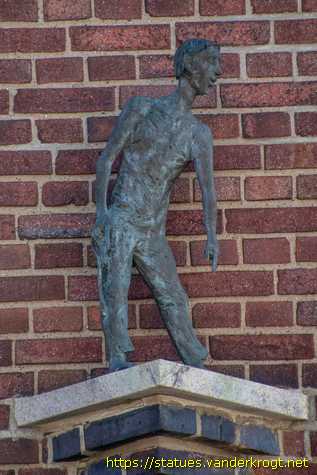 Frechen - Mädchenakt mit Reifen und Herr und Hund