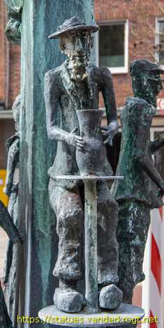 Stadtlohn - Brunnen mit Figuren aus Stadtlohns Geschichte und Arbeitswelt