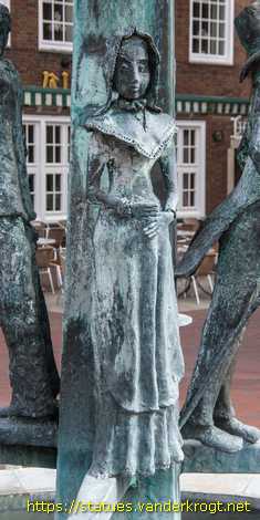 Stadtlohn - Brunnen mit Figuren aus Stadtlohns Geschichte und Arbeitswelt