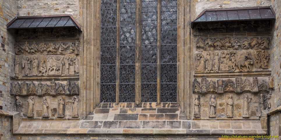 Paderborn - Heiligenstatuen am Dom