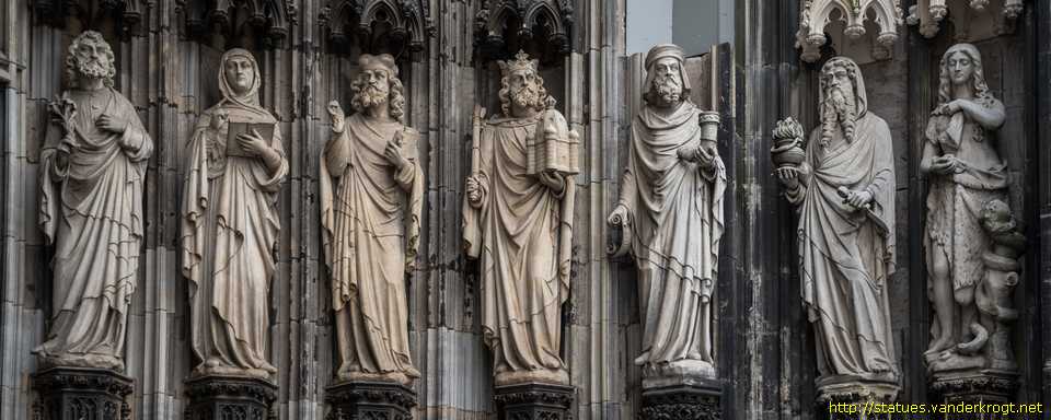Köln - Statuen am Westfassade des Kölner Doms
