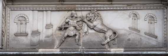 Köln - Statuen, Reliefs und Porträts an der Rathauslaube