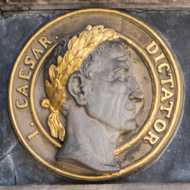 Köln - Statuen, Reliefs und Porträts an der Rathauslaube