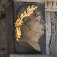 Köln - Statuen, Reliefs und Porträts an der Rathauslaube