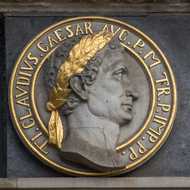 Köln - Statuen, Reliefs und Porträts an der Rathauslaube
