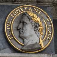 Köln - Statuen, Reliefs und Porträts an der Rathauslaube