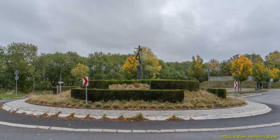 Wipperfürth - Figur die auf Eimern balanciert