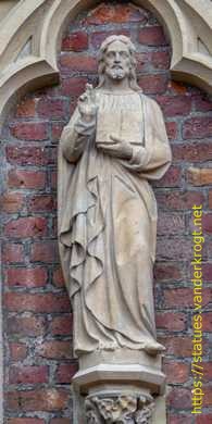 Straelen - Heiligenstatuen an der Sankt Peter und Paul Kirche