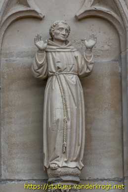 Straelen - Heiligenstatuen an der Sankt Peter und Paul Kirche