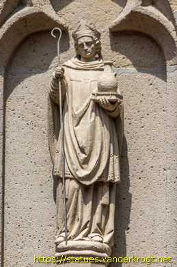 Straelen - Heiligenstatuen an der Sankt Peter und Paul Kirche