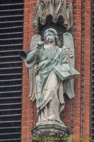 Gladbeck - Heiligenstatuen an der Lambertikirche