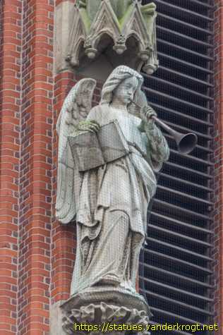 Gladbeck - Heiligenstatuen an der Lambertikirche