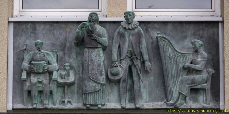Gelsenkirchen-Buer - Relief "Arbeit, Familie und Kunst"