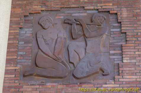 Essen - Reliefs am Amerikahaus Ruhr