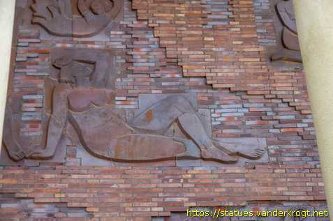 Essen - Reliefs am Amerikahaus Ruhr