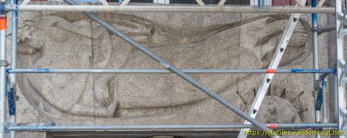 Essen - Reliefs am Grillo-Theater