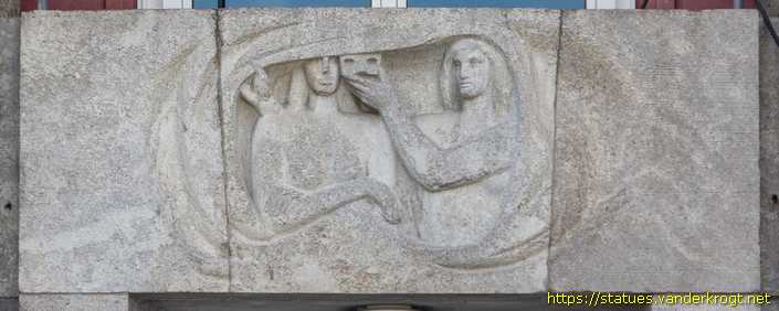 Essen - Reliefs am Grillo-Theater