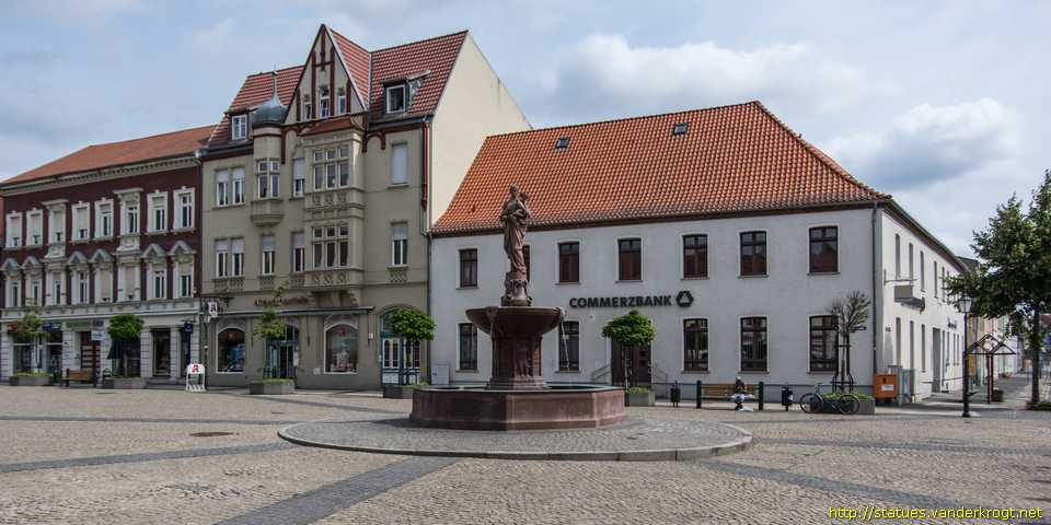 Stendal - Haacke-Brunnen - "Sperlings-Ida"